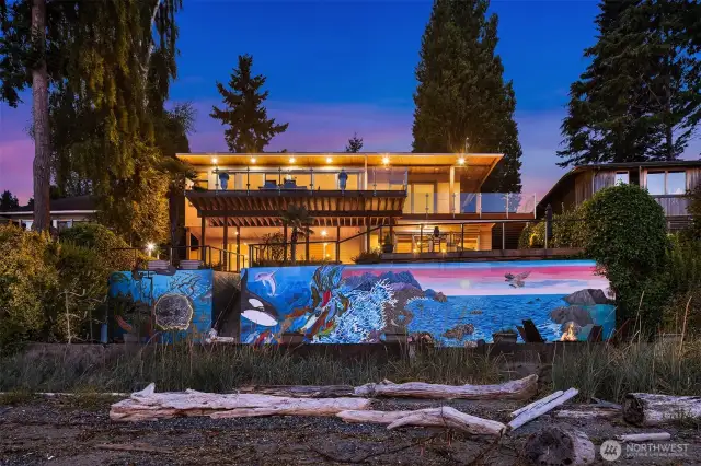 The owners had this striking mural designed & painted by 2 local artists. The work took 2 years to be completed and depicts the local wildlife in all its glory: porpoises, whales, eagles, ospreys, seals, salmon, star fish and even the 3 trees for Three Tree Point.