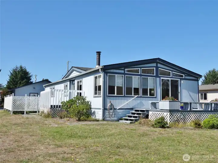 Rear view of this Marlette doublewide manufactured home.