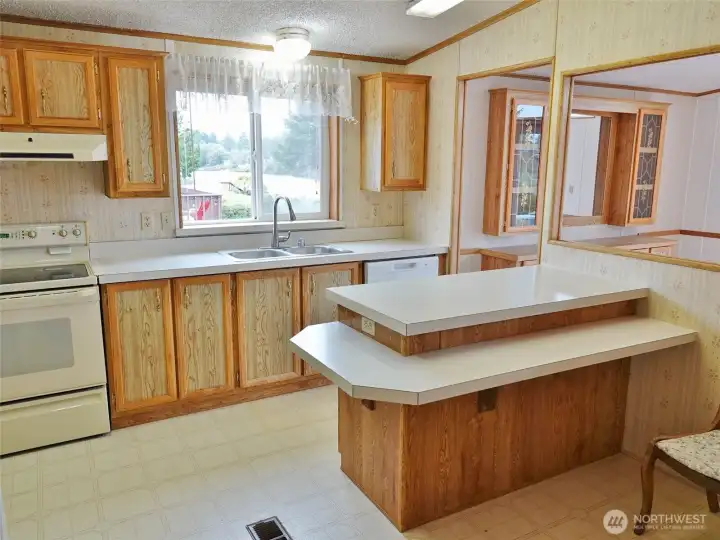 Kitchen w/ Peninsula Island.