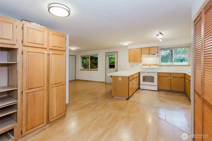 Kitchen with pantry space & breakfast bar