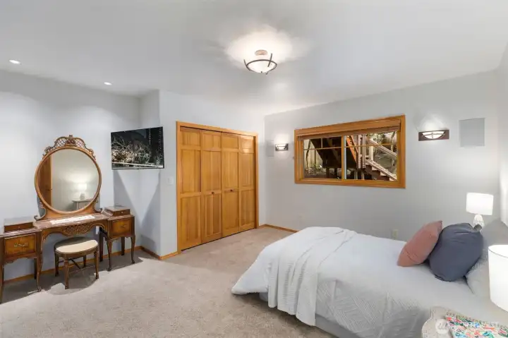 Lower level guest suite