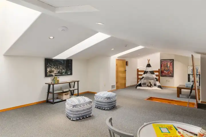 Bonus attic space that's very usable, has skylights, A/C, and over 6ft of headspace to walk around. Accessable from a walkup ladder from your hallway.
