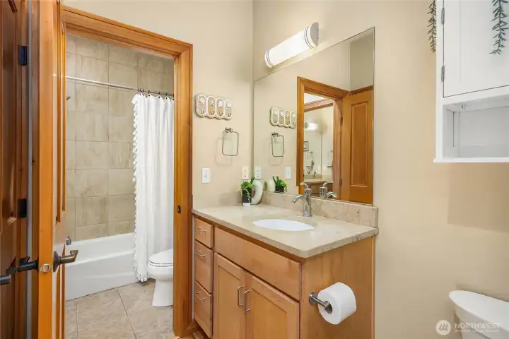 Half bath - Jack and Jill with primary bath