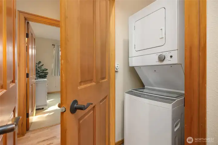 Stackable washer/dryer