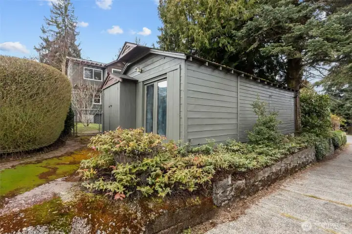 Alley access for DADU potential!