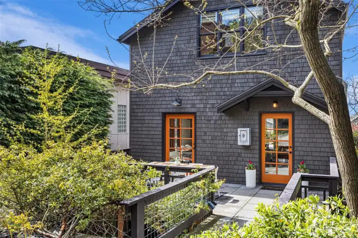Alley access has 3 off street parking spaces for convenient entry through kitchen to formal living areas (upper level 2) Alley access has 3 off street parking spaces for convenient entry through kitchen to formal living areas (upper level 2)
