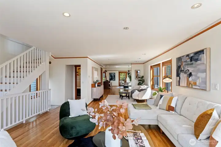 Living room flows easily to entertaining and kitchen/dining areas (upper level 2) Living room flows easily to entertaining and kitchen/dining areas (upper level 2)