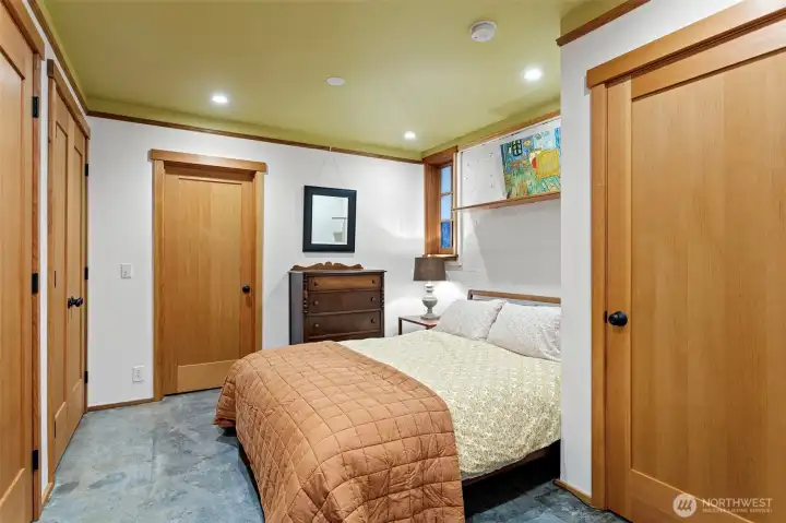 Guest suite bedroom 5 (lower level) Guest suite bedroom 5 (lower level)