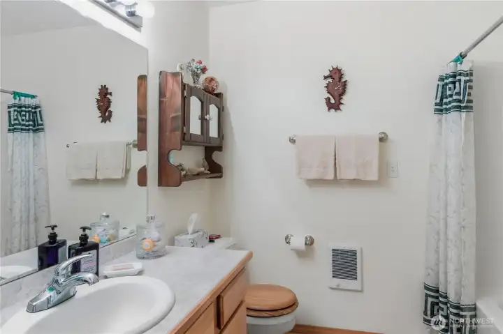 Hall bath with tub