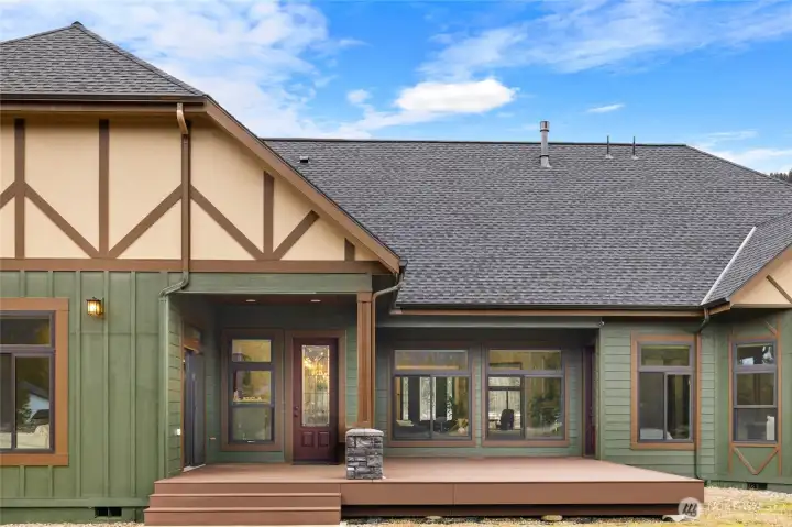 Covered patio designed for year-round outdoor living, entertaining, and enjoying Central Washington sunsets. Covered patio designed for year-round outdoor living, entertaining, and enjoying Central Washington sunsets.