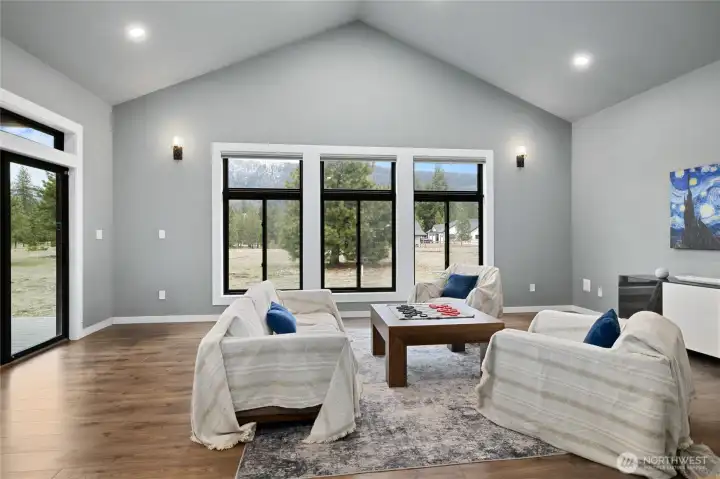 Designed as a true blank slate, this oversized flex space can easily adapt to your lifestyle needs — from a media lounge to a private retreat or creative studio. Designed as a true blank slate, this oversized flex space can easily adapt to your lifestyle needs — from a media lounge to a private retreat or creative studio.