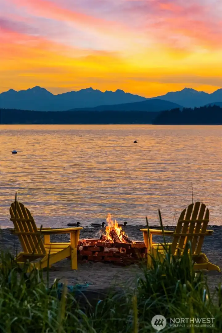 Welcome to Puget Sound lifestyle: sandy beach, captivating sunsets, daily boating exploration & toes in the sand. Wake up to marine air and close your eyes with the gentle sound of the waves unrolling on the shore. Welcome to Puget Sound lifestyle: sandy beach, captivating sunsets, daily boating exploration & toes in the sand. Wake up to marine air and close your eyes with the gentle sound of the waves unrolling on the shore.