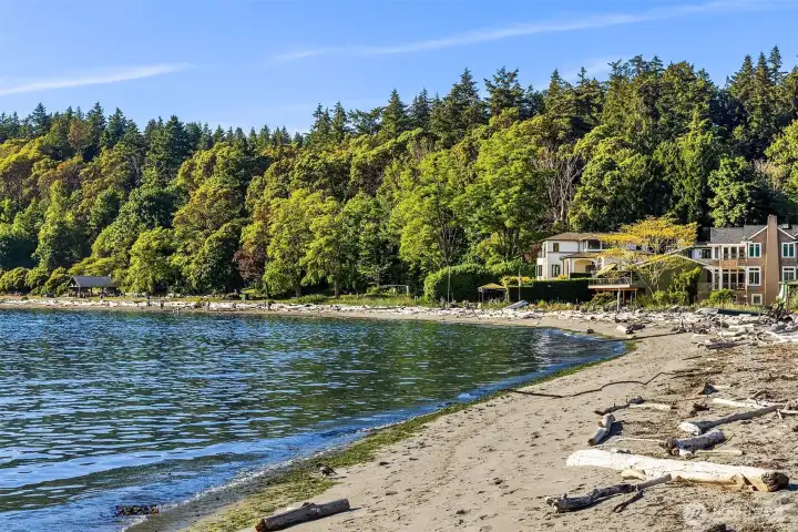 Lovely, curved shoreline with the entrance to the park far enough to ensure privacy.