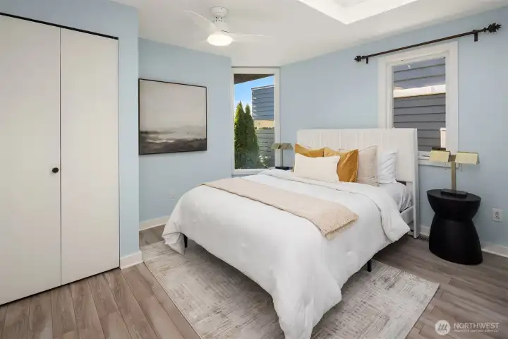 On the main level, 2 rooms which can be used to fit one's lifestyle: bedrooms or home offices or both.
