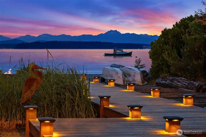 A true invitation to take a little stroll on the sand before retiring.