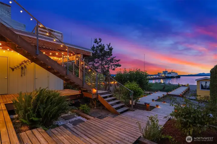 View of the deck towards the beach