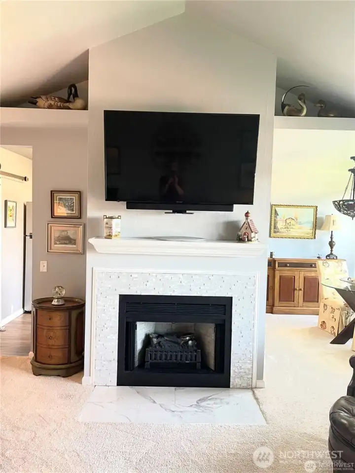 Centered in the Livingroom there is a fireplace. The ceiling is vaulted adds to the open and spaciousness of the room.
