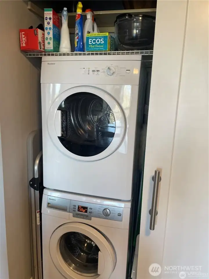 The laundry area has a stacked washer and dryer