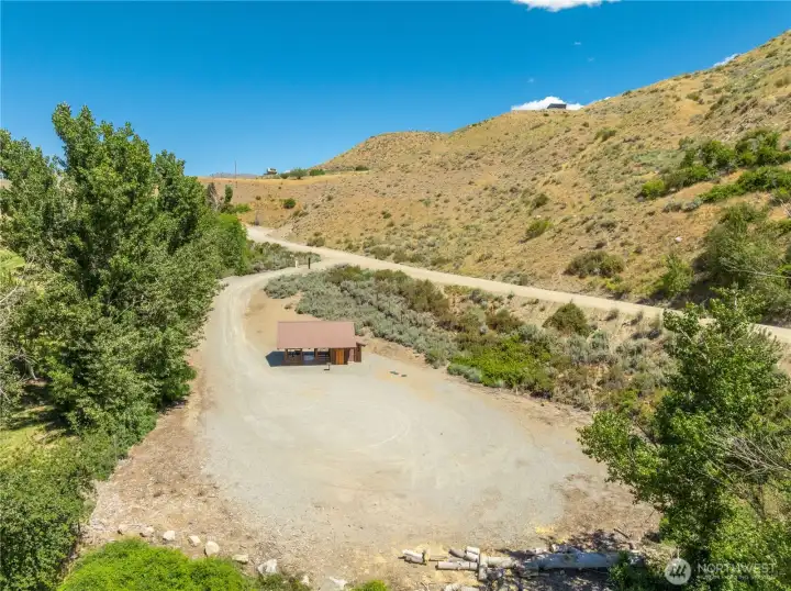 Following the road to the right will take you up to the vista points.