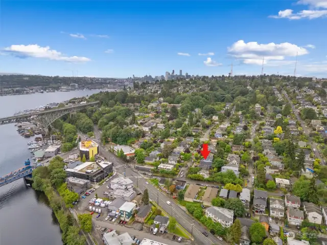 Very convenient QA location.  Easy walk across Fremont bridge, convenient access to Birke Gilman trail, and quick commute to South Lake Union.  If you job leads you to SLU or Fremont, this is a great home/location for you!!