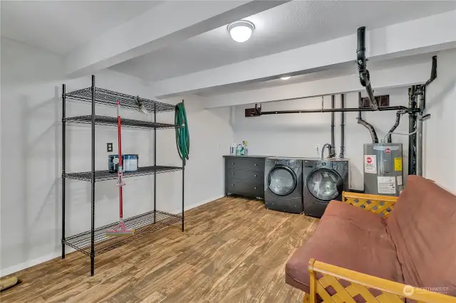 Bonus space w/laundry