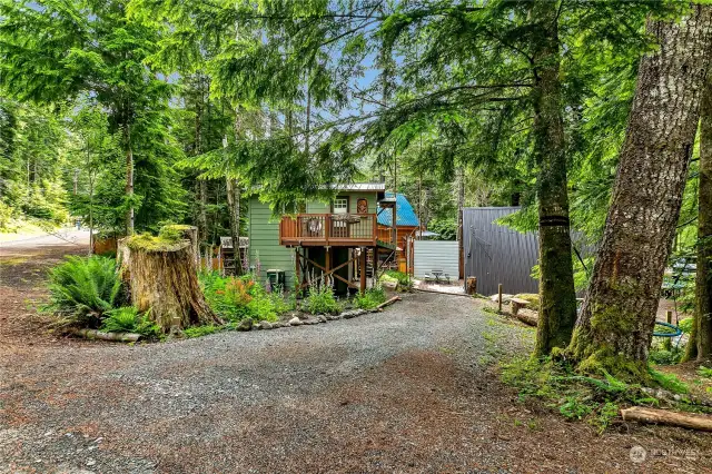 Private drive for Tree House located off of cul-de-sac at back of the property