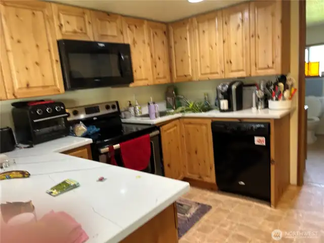 Kitcjen with new granite counter top