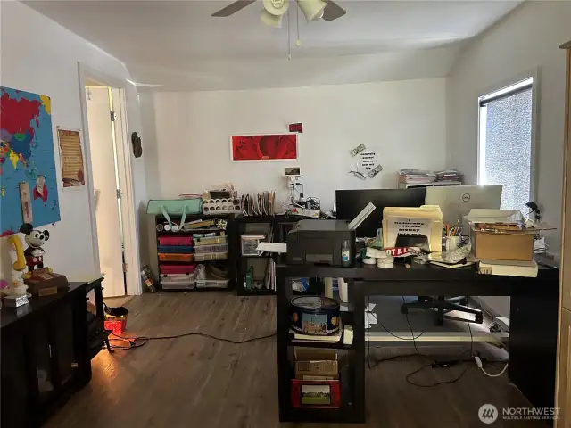 office or 2nd beroom