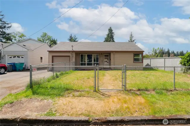 Front Fenced Yard