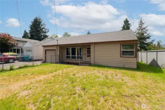 Front Fenced Yard