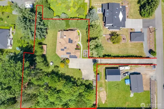Outline showing you the configuration of the lot. Owner installed new fence off of the 180th, South side of the house! Was all stickers and brush and much was cleared out!