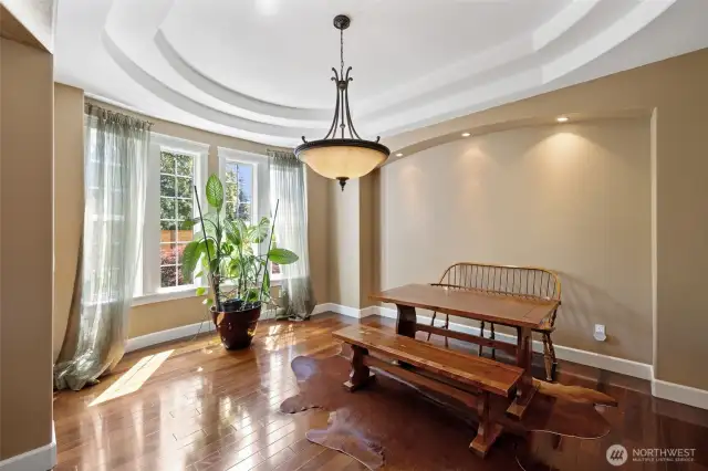 Stately Dining Room ready for your larger get togethers!