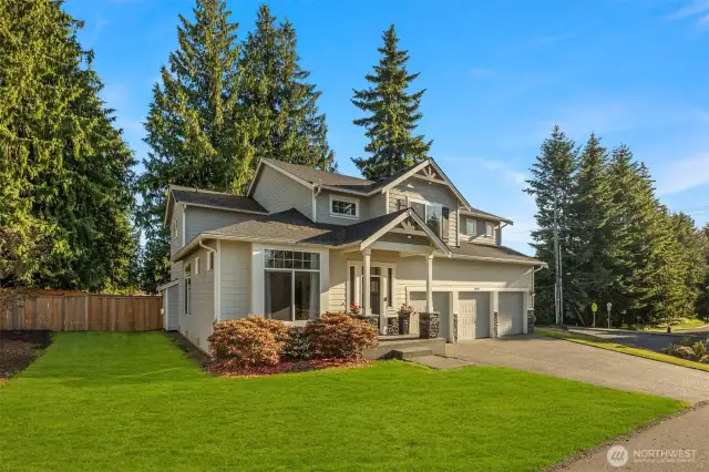 2014 home with spacious yard and A/C for the summer!