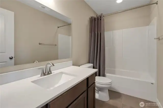 Upper Floor Full Bathroom