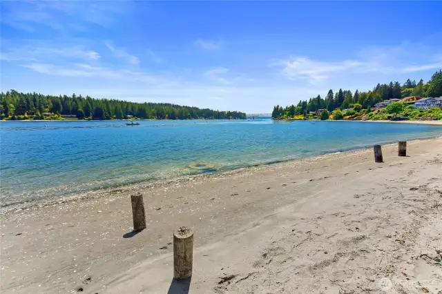 This bay is known for it's uncommonly sandy beach.  A great place for salmon fishing when they are running.  The bay is an attraction to all kinds of wildlife like otters, eagles, osprey, herons, and other local wildlife. Sometimes seals and sea lions visit too!
