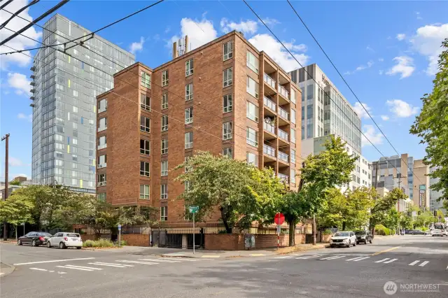 Corner building that is walkable to everything on 1st Hill and Downtown.