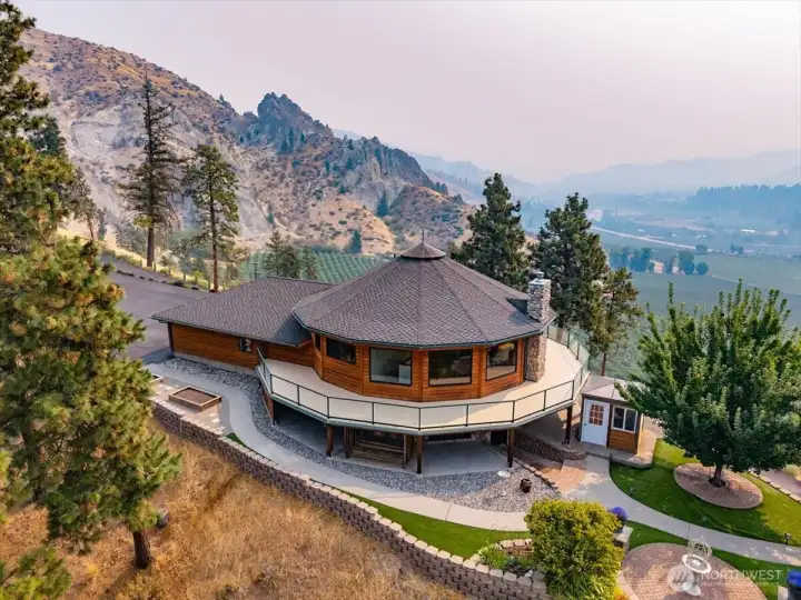 Custom round home to take-in 360 degree views