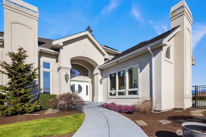 The main entry faces south and has miles of views over the surrounding cities and mountains both in the east and west.