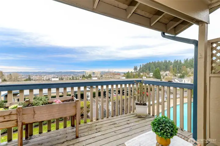 Amazing territorial views to the right and the Cascades to the left. The pool is just over the deck railing .