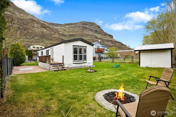 Flat lot perfect for entertaining