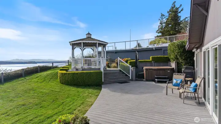 Stargaze from the hot tub! You can really see the constellations away from the bright city lights.