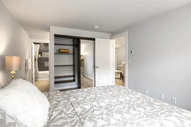 Custom closet organization system