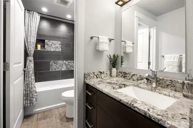 Remodeled primary bath w/ new bathtub and showerheads