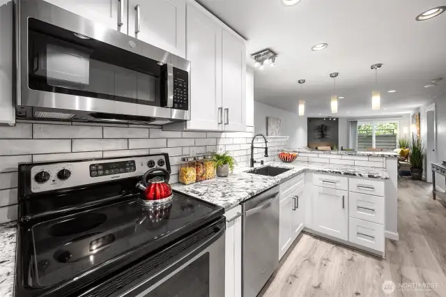 New appliances & backsplash