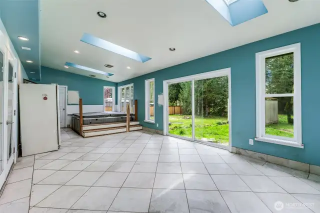 Sunroom with Hottub