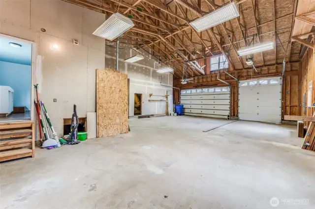 Oversized 3-car garage