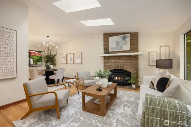 Living room w/ vaulted ceilings and skylights.