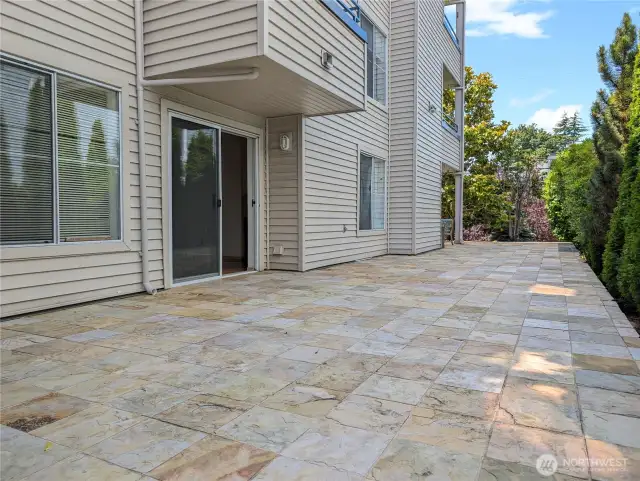 Patio off slider - ready for your personal touches!