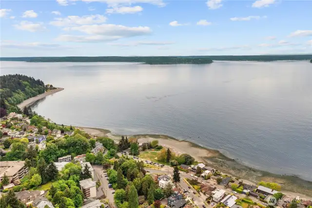 Minutes to Puget Sound waterfront, Alki beach & other West Seattle amenities.
