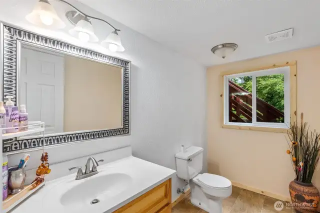 lower 1/2 bath